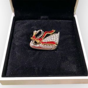 Swarovski Holiday Crystal Swan with Ribbon Signed Brooch/Pin Retired